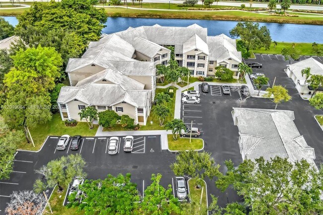 Building Photo - 2881 N Oakland Forest Dr