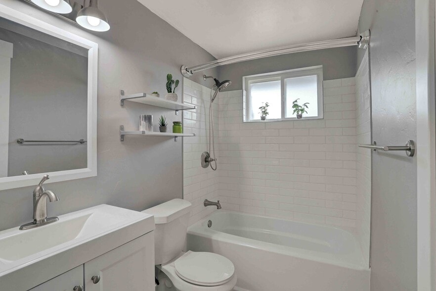 Bathroom - 1542 W Nevada Pl