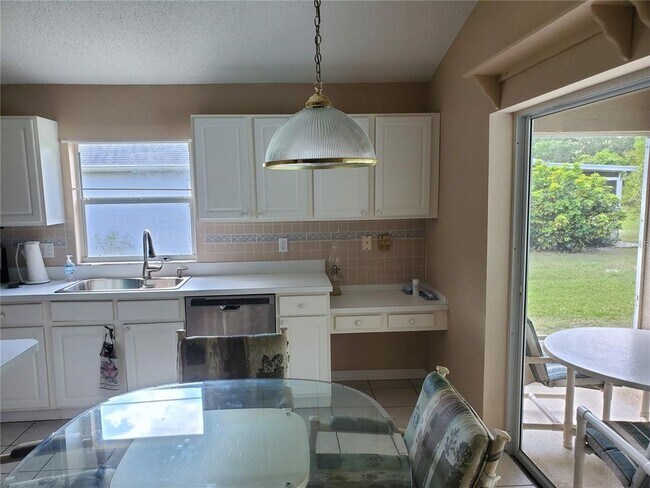 Building Photo - 2206 N Creek Ct