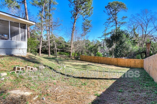 Building Photo - 2312 Mura Dr