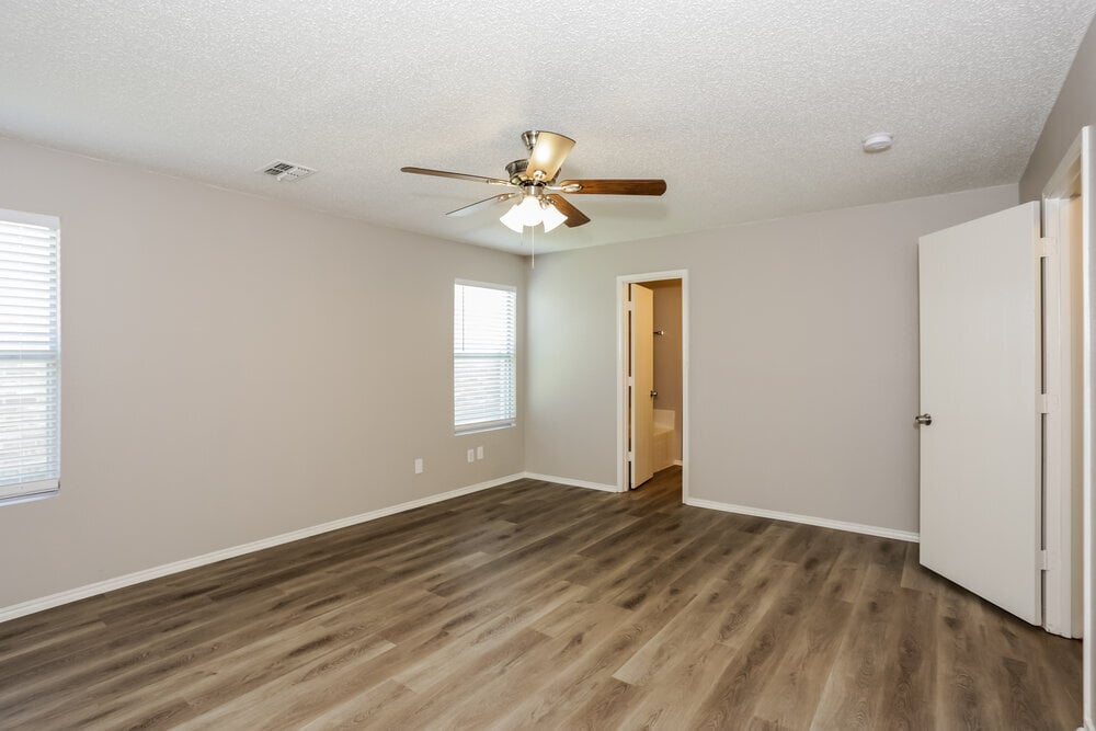 Building Photo - 4349 Meadowknoll Dr