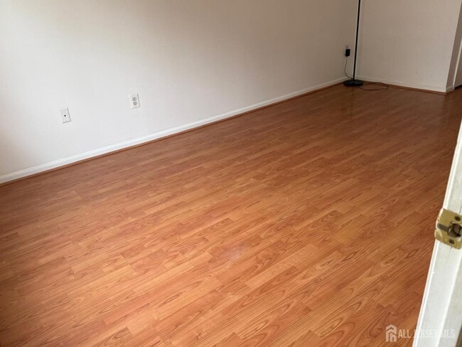 Building Photo - 5 Edinburgh Ct