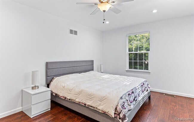 Building Photo - 47086 Auburn Ct