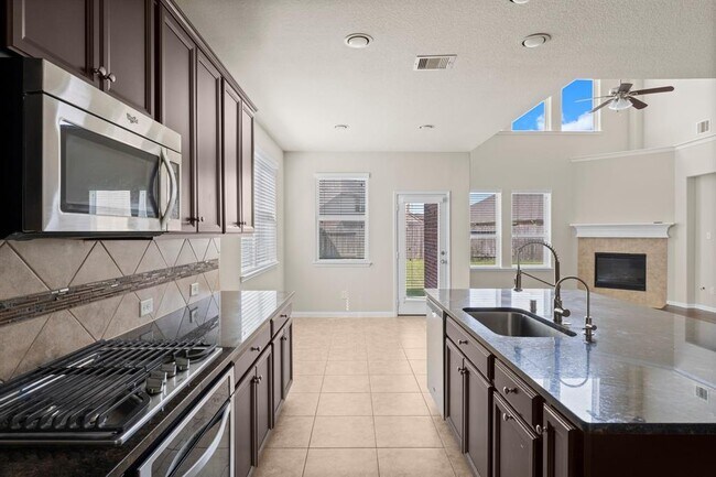 Building Photo - 18115 Fernwood Bend Dr