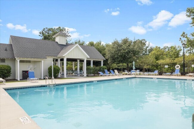 Building Photo - Welcome to Your Ideal Home: Where Luxury a...