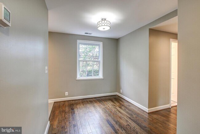 Building Photo - 3545 S Stafford St
