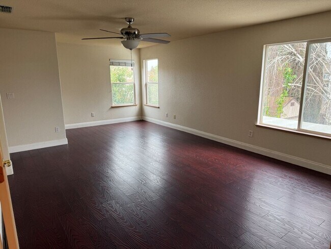 Building Photo - Modern 4 Bedroom w/ Loft Stonegate Area Vacaville *Star Rentals