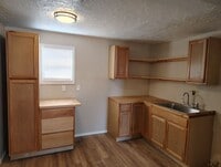 Building Photo - COMING SOON- Newly remodeled - Cute and Co...