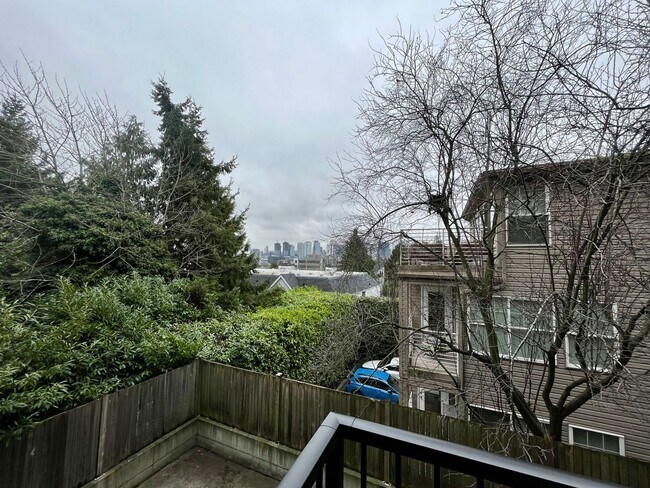 Building Photo - 1312 6th Ave N