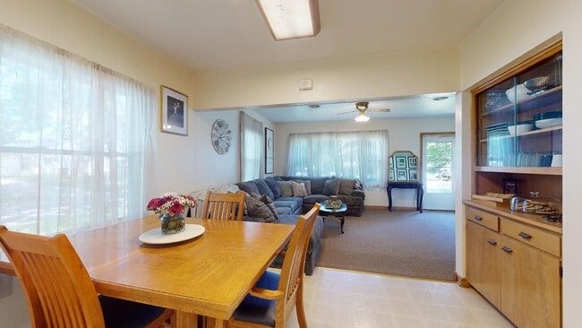 Building Photo - Home w/Yard & Garage