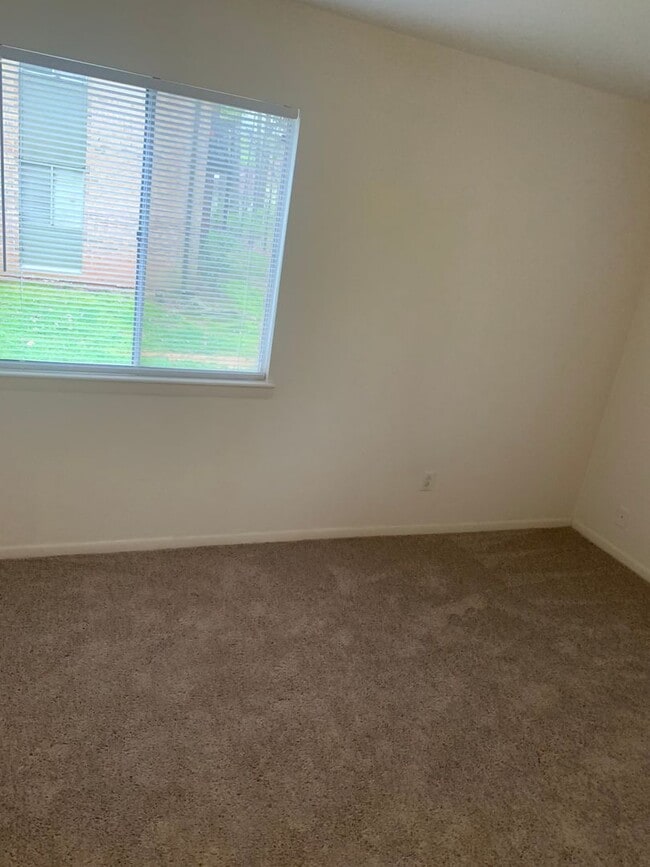 Building Photo - 301 Orchard Trace Ln