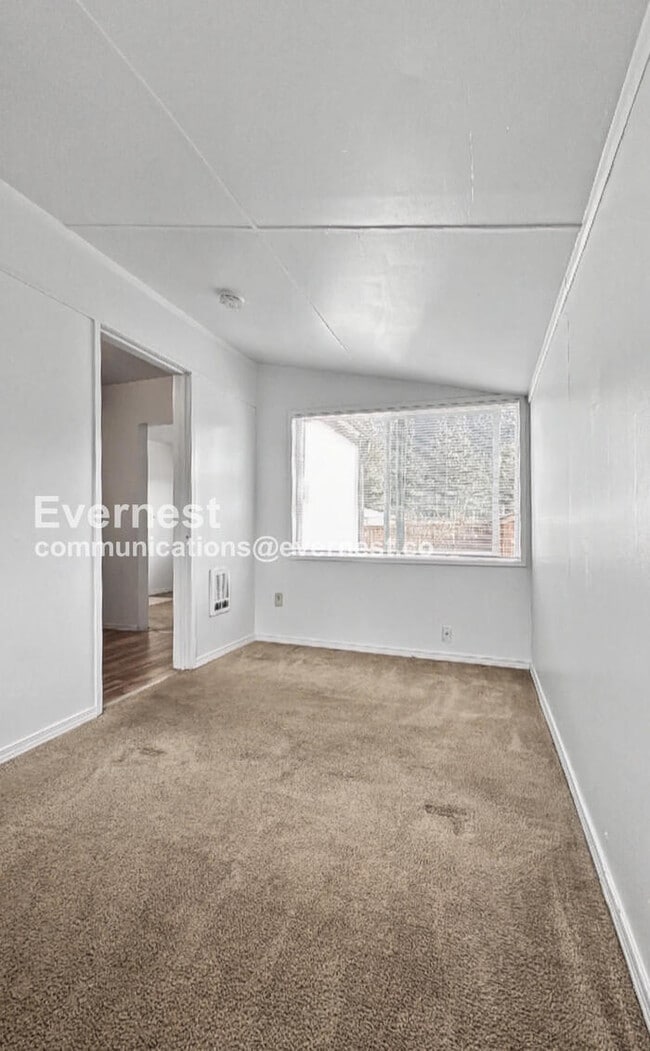 Building Photo - 43410 SE N Bend Way