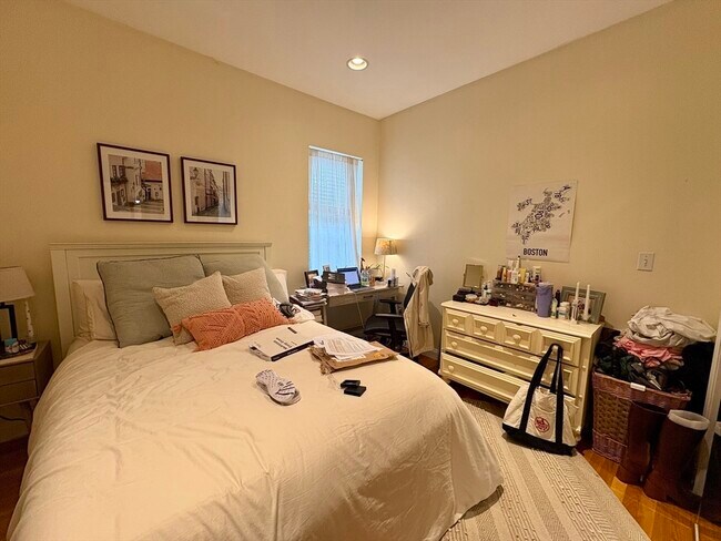 Building Photo - 1801 Beacon St