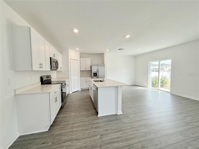 Building Photo - 3809 NE 32nd Ct