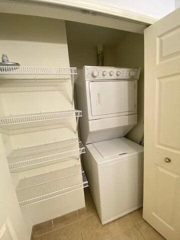 Building Photo - 119 W Oakbrook Dr