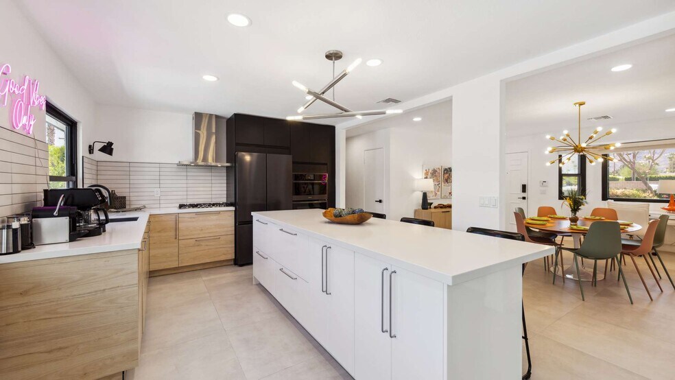 Building Photo - 2004 Nicola Rd E