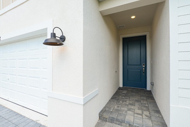 Building Photo - 9062 Dahlia Cir