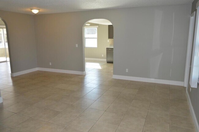 Building Photo - 6525 Manila Palm Way