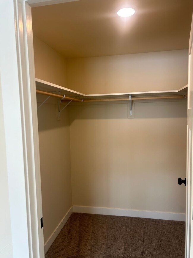 Building Photo - 2Br 2Full Baths and 2 walk in closets-privacy and space. Move in special $500 off first full mont...