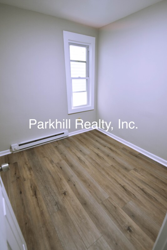 Building Photo - 426 S Main St