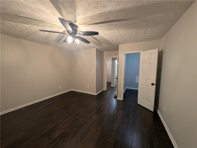 Building Photo - 155 Chesapeake Dr