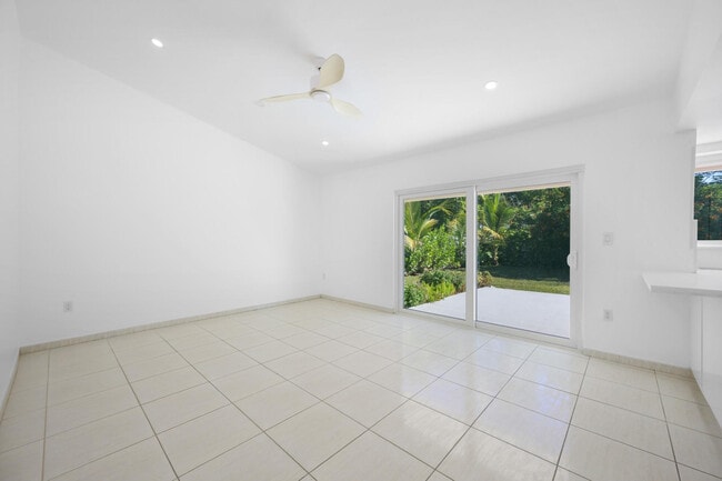 Building Photo - 9515 SW 118th Ct