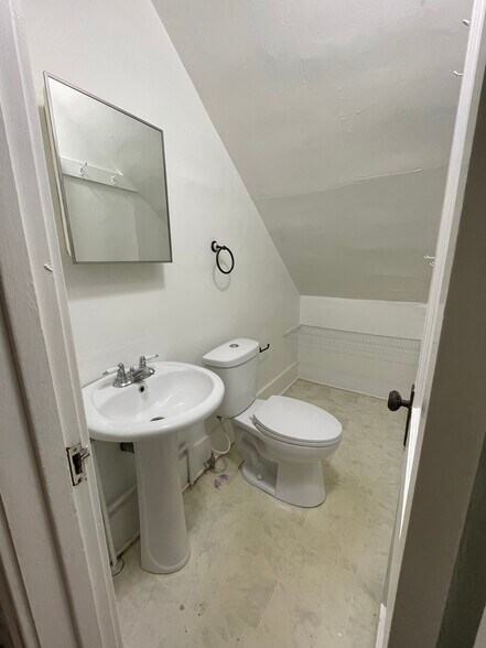 Half Bath - 123 Washington St