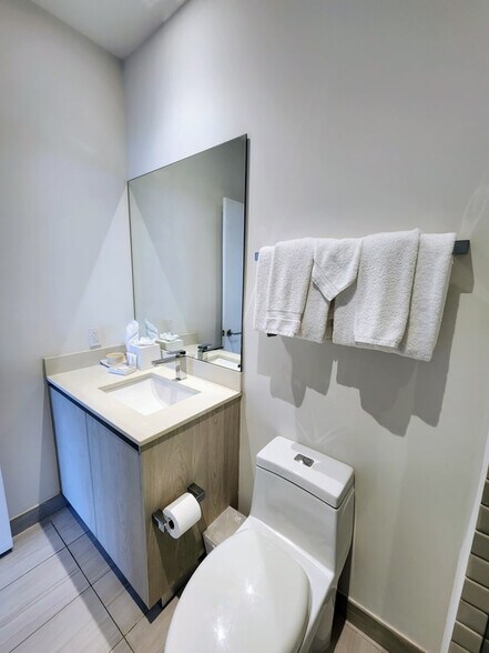 Building Photo - 2721 Hallandale Beach Blvd