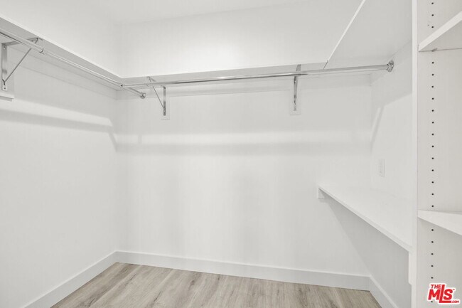 Building Photo - 1051 Gill Ave