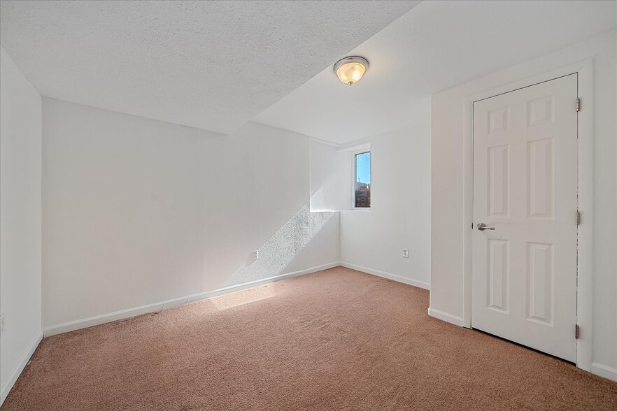 Building Photo - 1567 Meade St