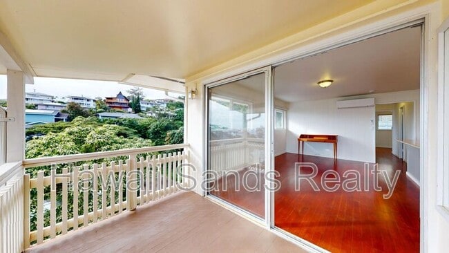 Building Photo - 3901 Maunahilu Pl