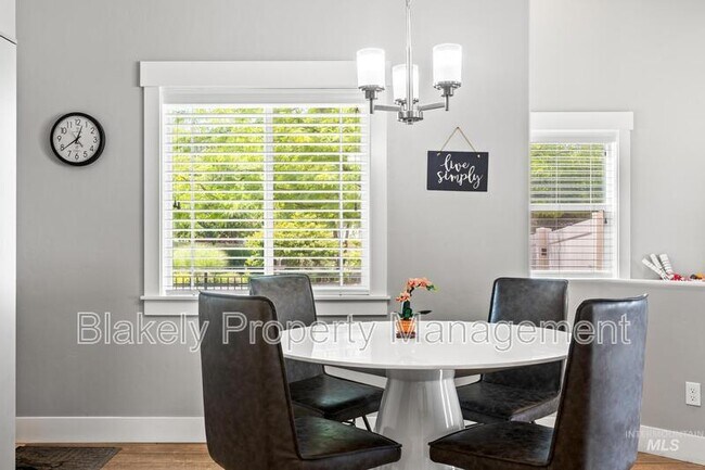 Building Photo - Baxter Way, 319 N.