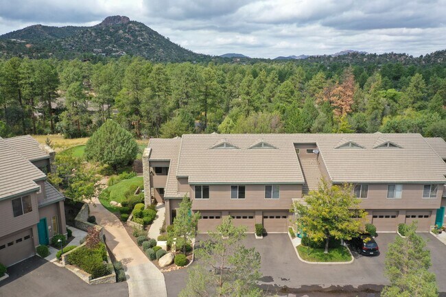 Building Photo - Beautiful 3 Bed, 2 Bath Condo on the Hassaympa Golf Course!