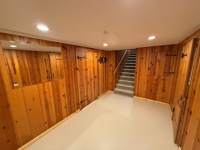 Building Photo - 4135 Rivercrest Dr N