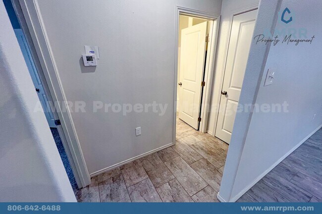 Building Photo - Rare 2 Bedroom Townhome in Wolfforth!