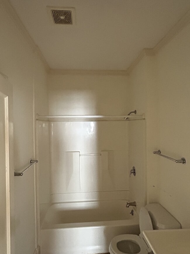 Building Photo - 715 Boulevard St