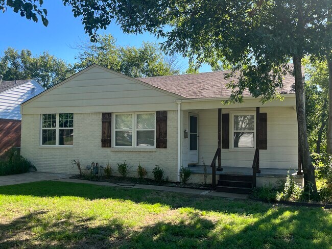 Primary Photo - 713 S Lakewood Ave