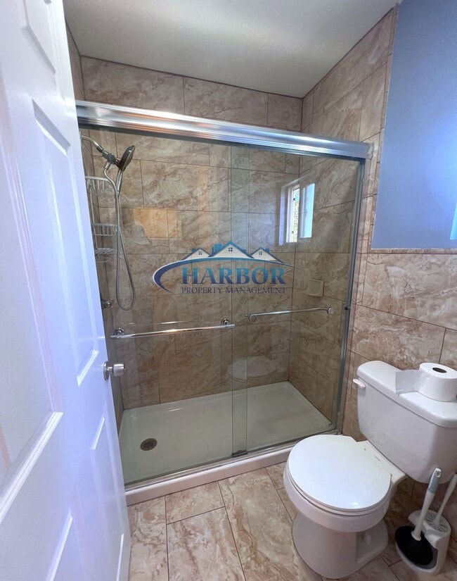Building Photo - Charming Studio in Gated Community