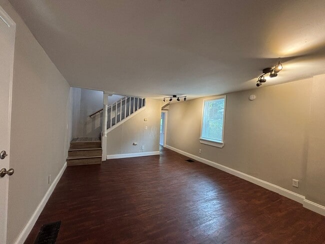 Building Photo - 3 Bedroom 1 Bath  - Single Family Home!