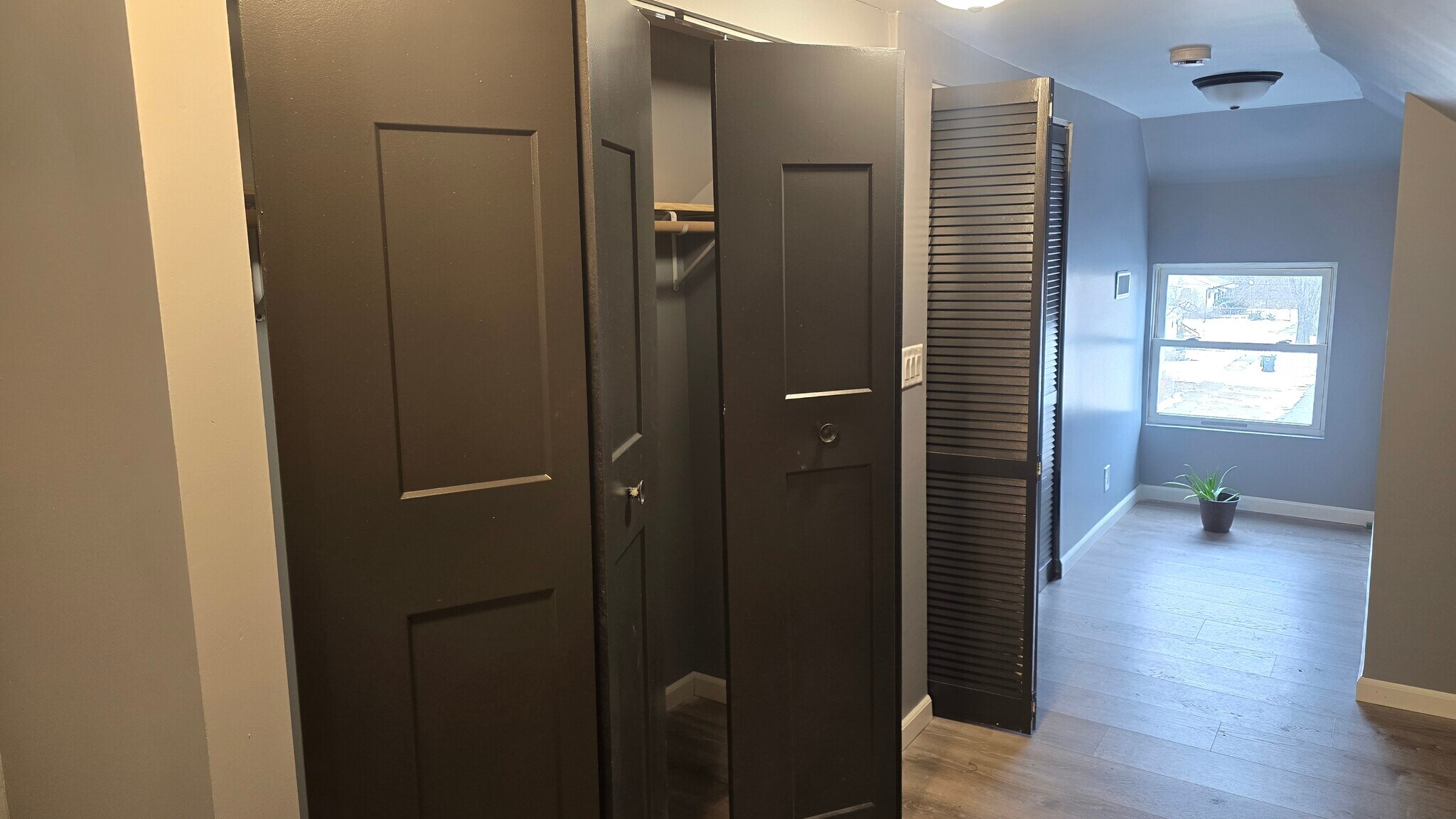 Building Photo - 1550 Richard Gordon Hatcher Blvd