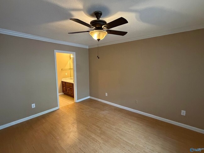 Building Photo - 1524 Forestview Dr SW