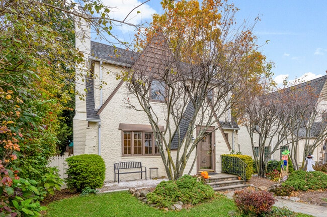 Building Photo - 39 Hillcrest Ave