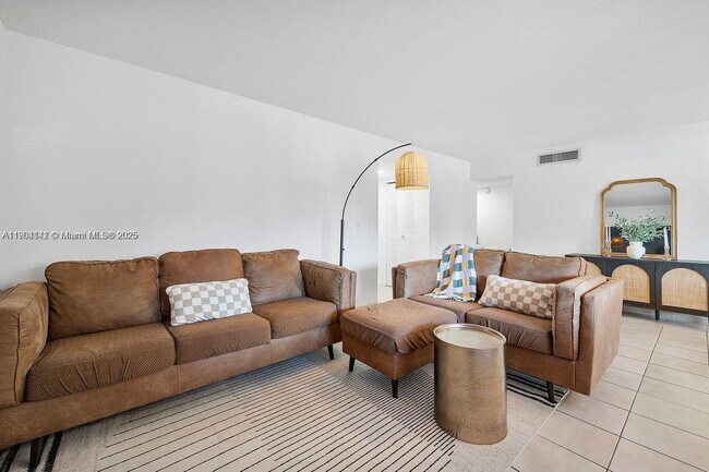 Building Photo - 241 W Park Dr