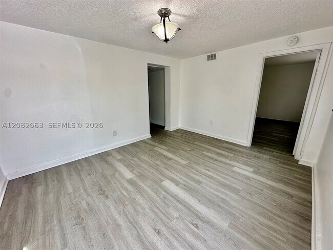 Building Photo - 2306 NW Flagler Terrace