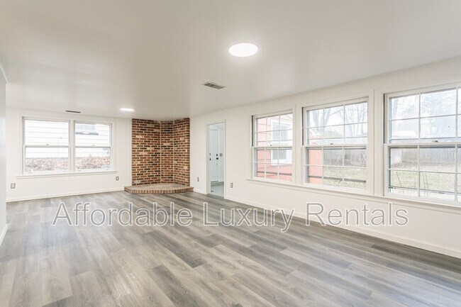 Building Photo - 805 N Landing Rd