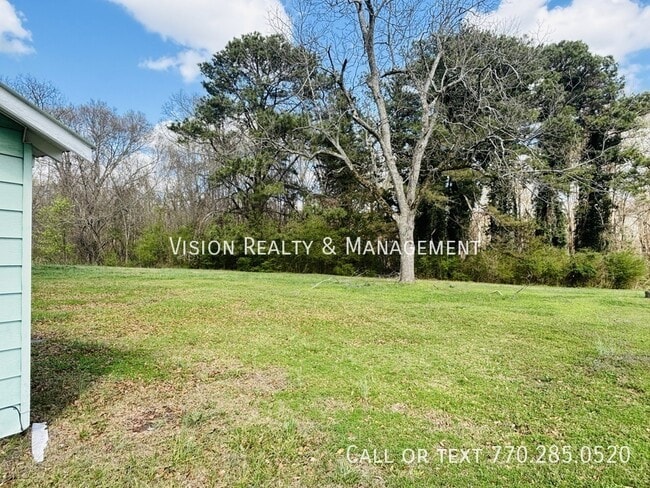 Building Photo - 240 Clem Lowell Rd