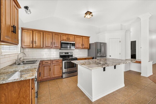 Building Photo - 3810 Los Arroyos Dr