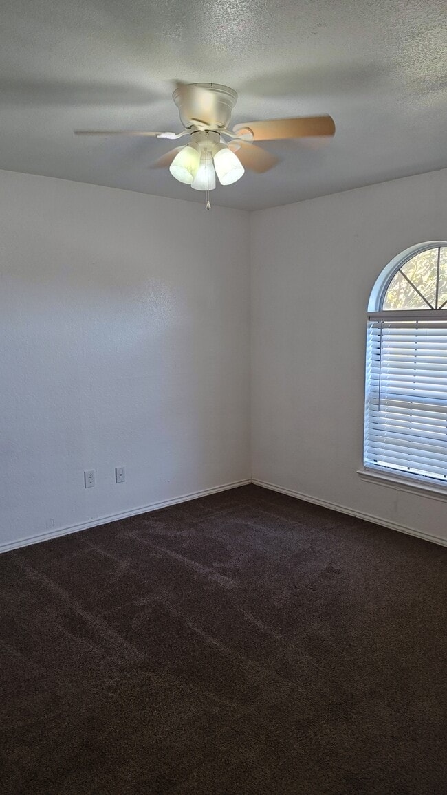 Building Photo - 1003 N 4th St