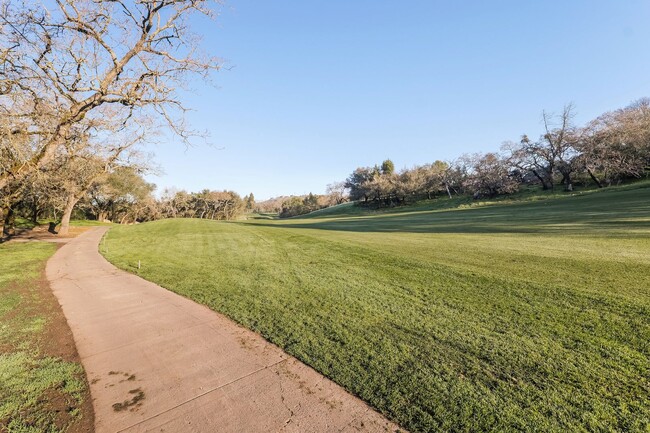 Building Photo - PURE Property Management Presents: Elegant 2 Bedroom Condo in Fountaingrove!