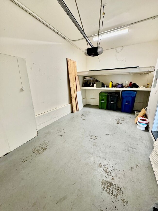 Building Photo - Stylish 3Bed/2.5Ba Daly City Home with Mod...